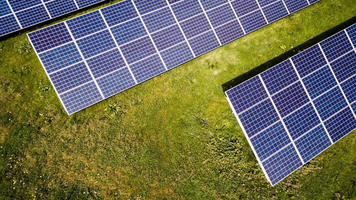 Planta fotovoltaica en zona rural del sur de la península